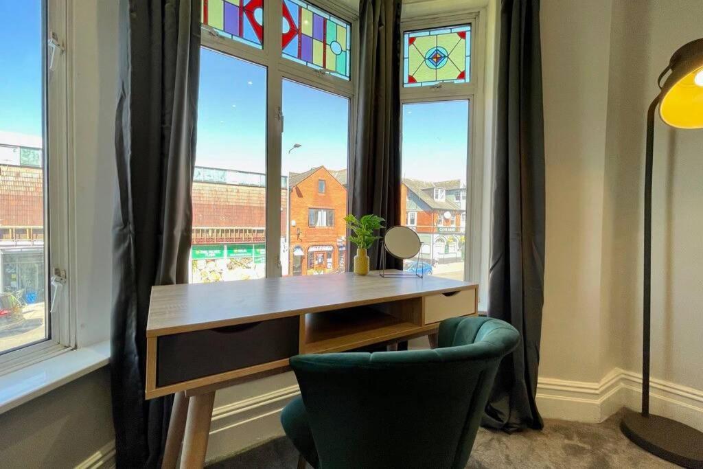 Large House Near Victoria Park For Groups, 10 Mins Bus To City Centre Cardiff Bagian luar foto