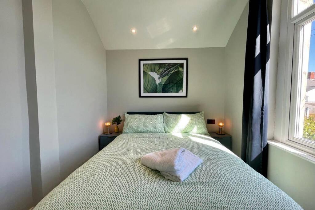 Large House Near Victoria Park For Groups, 10 Mins Bus To City Centre Cardiff Bagian luar foto