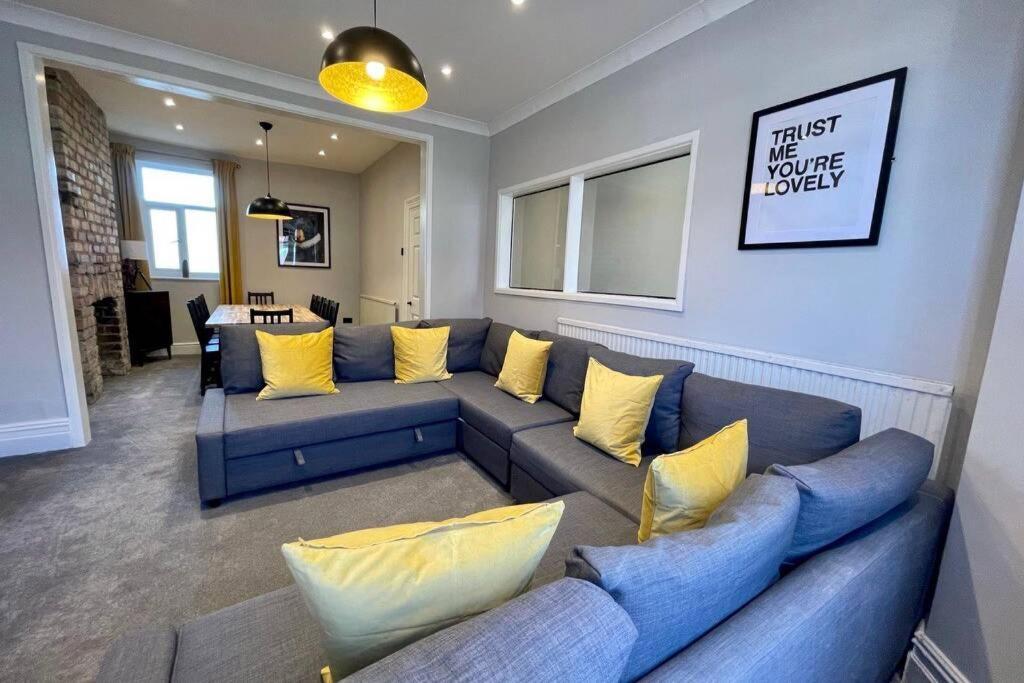 Large House Near Victoria Park For Groups, 10 Mins Bus To City Centre Cardiff Bagian luar foto