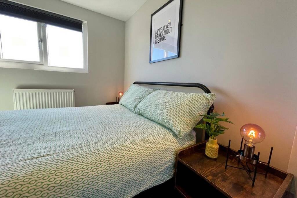 Large House Near Victoria Park For Groups, 10 Mins Bus To City Centre Cardiff Bagian luar foto