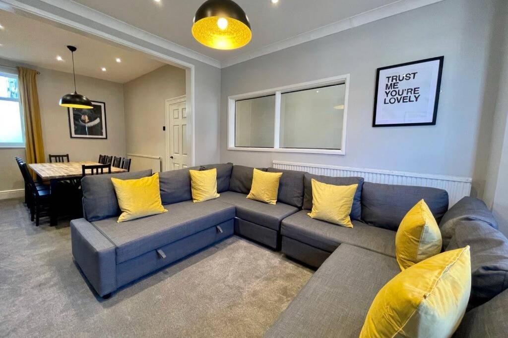 Large House Near Victoria Park For Groups, 10 Mins Bus To City Centre Cardiff Bagian luar foto