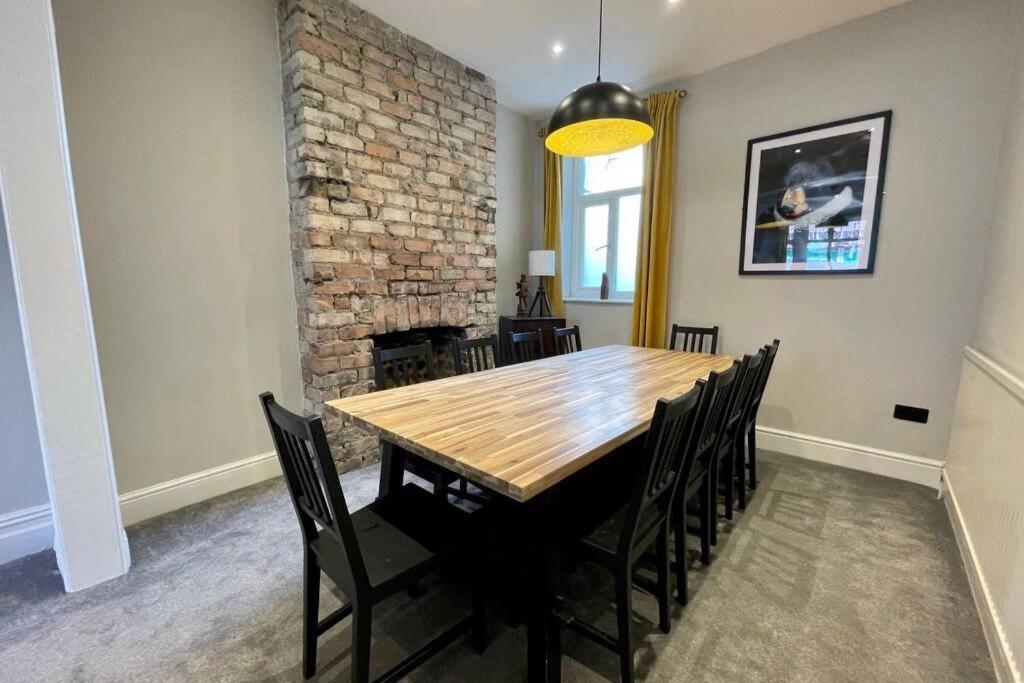 Large House Near Victoria Park For Groups, 10 Mins Bus To City Centre Cardiff Bagian luar foto