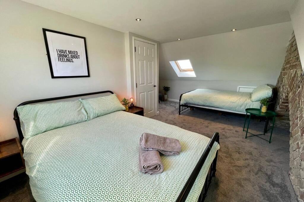 Large House Near Victoria Park For Groups, 10 Mins Bus To City Centre Cardiff Bagian luar foto