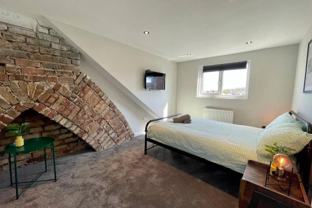 Large House Near Victoria Park For Groups, 10 Mins Bus To City Centre Cardiff Bagian luar foto
