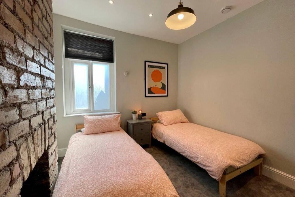 Large House Near Victoria Park For Groups, 10 Mins Bus To City Centre Cardiff Bagian luar foto