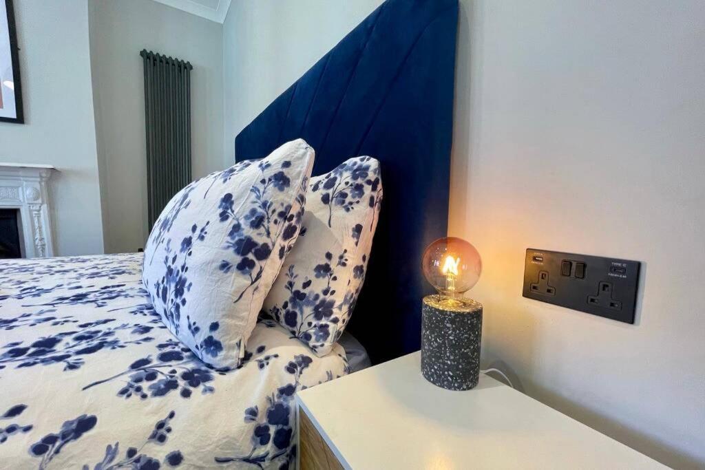 Large House Near Victoria Park For Groups, 10 Mins Bus To City Centre Cardiff Bagian luar foto