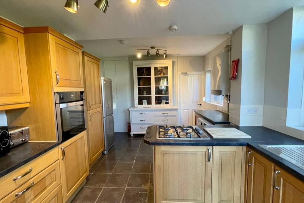 Large House Near Victoria Park For Groups, 10 Mins Bus To City Centre Cardiff Bagian luar foto