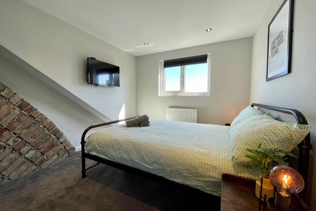 Large House Near Victoria Park For Groups, 10 Mins Bus To City Centre Cardiff Bagian luar foto