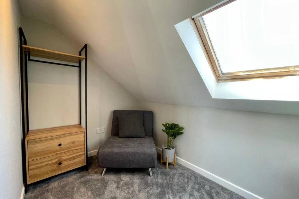 Large House Near Victoria Park For Groups, 10 Mins Bus To City Centre Cardiff Bagian luar foto