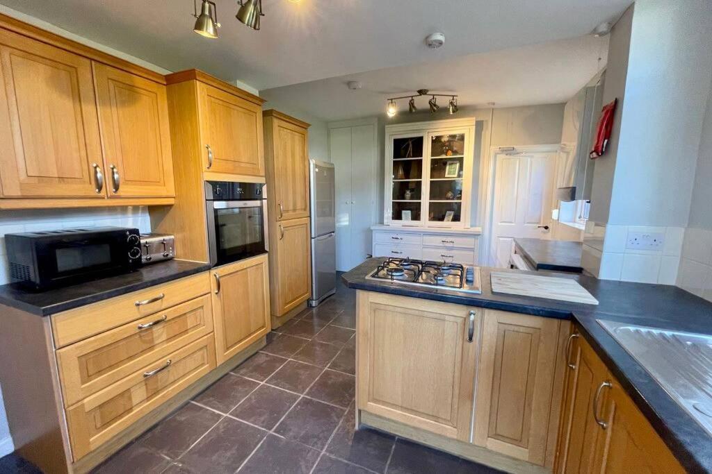Large House Near Victoria Park For Groups, 10 Mins Bus To City Centre Cardiff Bagian luar foto