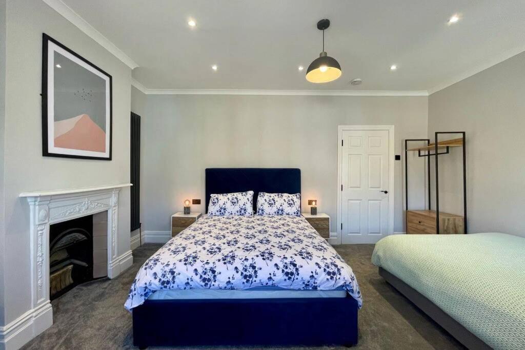 Large House Near Victoria Park For Groups, 10 Mins Bus To City Centre Cardiff Bagian luar foto
