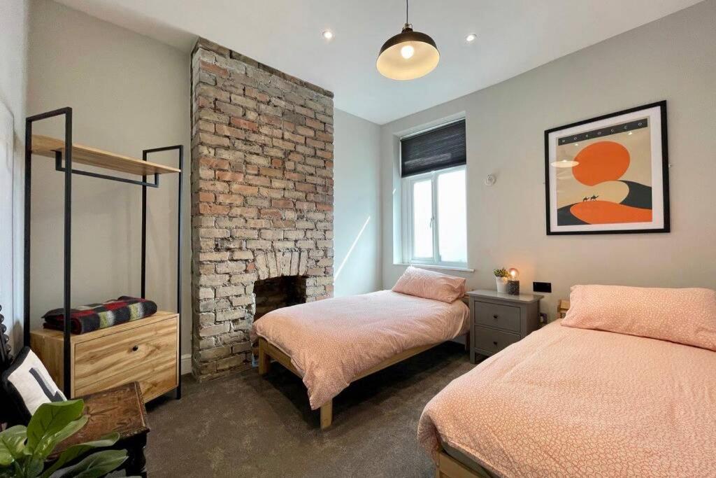 Large House Near Victoria Park For Groups, 10 Mins Bus To City Centre Cardiff Bagian luar foto