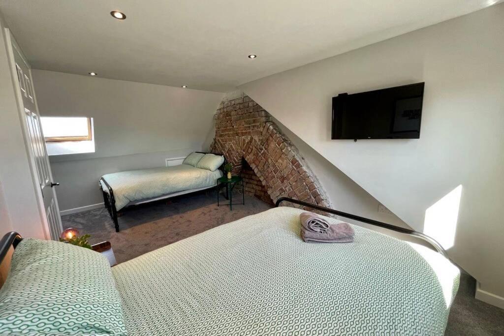 Large House Near Victoria Park For Groups, 10 Mins Bus To City Centre Cardiff Bagian luar foto