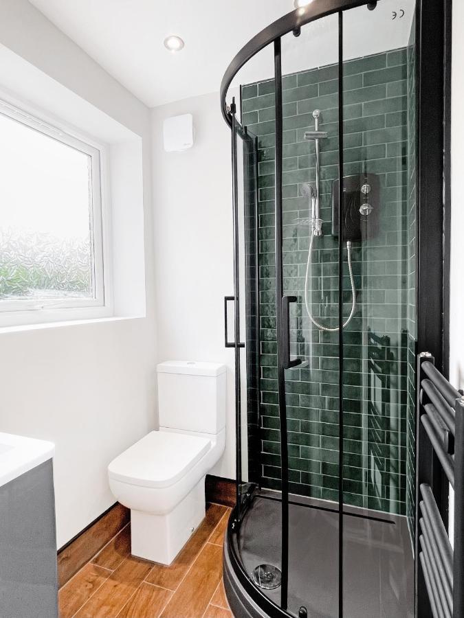 Large House Near Victoria Park For Groups, 10 Mins Bus To City Centre Cardiff Bagian luar foto