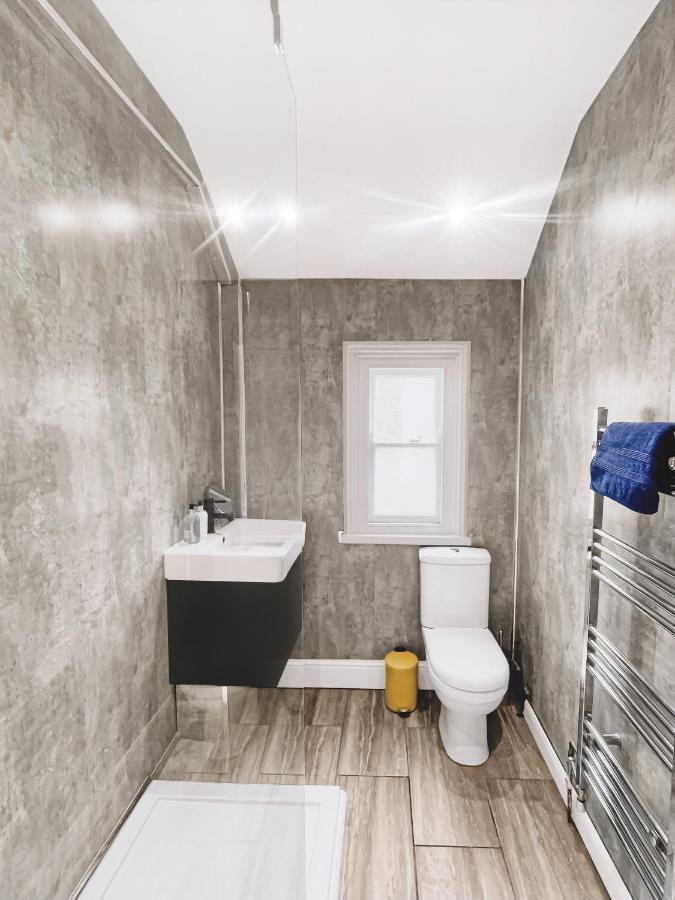 Large House Near Victoria Park For Groups, 10 Mins Bus To City Centre Cardiff Bagian luar foto